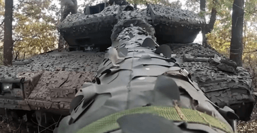 "Виживеш на сто відсотків": екіпаж шведського танка Stridsvagn розповів подробиці боїв (відео)