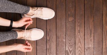 Пахнут кроссовки: средства, которые помогут избавиться от запаха пота в обуви