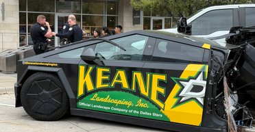 Разорвало пополам: Tesla Cybertruck уничтожена в ДТП с "Гелендвагеном" (фото, видео)