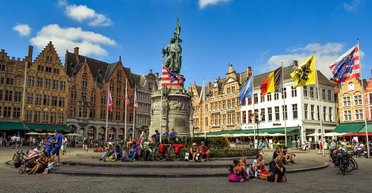 В Брюгге туристов просят не красть брусчатку с улиц: в чем причина