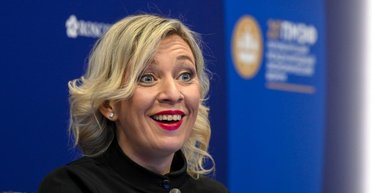 Забрали телефон и ноутбук: спикера МИД РФ Захарову задержали в аэропорту Парижа