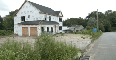 Чоловік повернувся на свою стару ділянку і помітив на ній будинок вартістю $1,5 млн (фото)