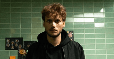 Актер Константин Темляк получил награду "Золота дзиґа": в соцсетях его сравнили с Путиным