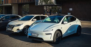 В Украину привезли новейший электромобиль Tesla Model Y Juniper (фото)