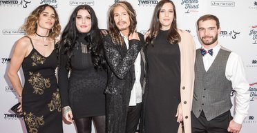 Лив Тайлер впервые рассказала о том, как узнала, что фронтмен Aerosmith ее отец