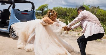 Юбилей свадебного марша. Топ-5 необычных свадеб в кино с  Умой Турман, Вуди Харрельсоном, Дженнифер Лопес