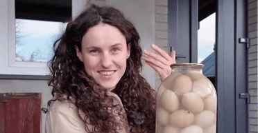 Свежие круглый год: украинка рассказала, как закатывать на зиму куриные яйца (фото)