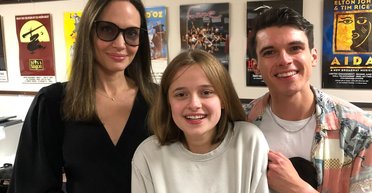 Анджеліна Джолі вийшла на публіку з 15-річною донькою (фото)