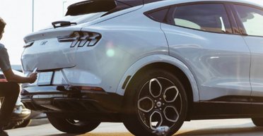 Автомобілі Ford отримають інноваційні цифрові номерні знаки: як вони працюють (фото)