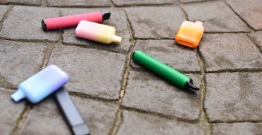 В ЕС впервые запретили продажу одноразовых вейпов: о какой стране идет речь