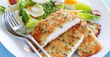 Курячий шніцель із сиром "Пармезан" і цедрою лимона: покроковий рецепт