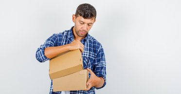 Мужчина купил странную коробку в секонд-хенде и разбогател: что в ней было (фото)