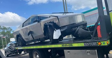 Выдержал удар: прочность пикапа Tesla Cybertruck проверили в ДТП (фото, видео)