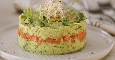 Легкий салат на новогодний стол за 15 минут: как приготовить салат с авокадо и красной рыбой