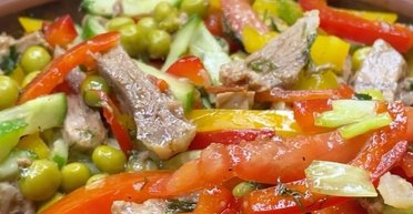 Салат із яловичиною: рецепт яскравої, ароматної та смачної страви (відео)