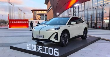 В Китае показали недорогого премиального соперника Tesla с запасом хода 780 км (фото)