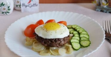 Рубленый бифштекс с яйцом: блюдо, которое должен попробовать каждый