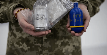 ВС РФ сбрасывают газовые гранаты: в ВСУ рассказали о новой тактике россиян на фронте
