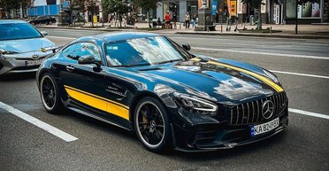 585 сил и обилие карбона: в Киеве заметили экстремальный суперкар Mercedes (фото)