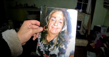 Химикаты и "брызги крови": британца шокировали находки в заброшенном доме ученого (видео)