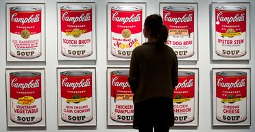 День рождения Энди Уорхола. Как продать банку супа за $23 млн и бутылку "Колы" – за $35 млн