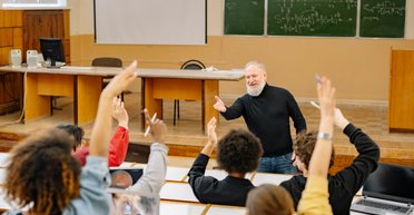 Зарплати викладачів у вишах зросли на 30%: коли і як виплачуватимуть підвищені оклади