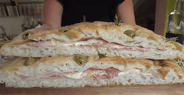 Справжня ароматна фокачча: смак Італії просто у себе вдома (відео)