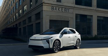 Toyota показала недорогой электрокроссовер с запасом хода 500 км (фото)