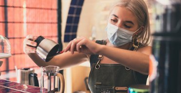 Пицбуреки и йога на завтрак. Как рестораторы Киева адаптируются к карантинной реальности