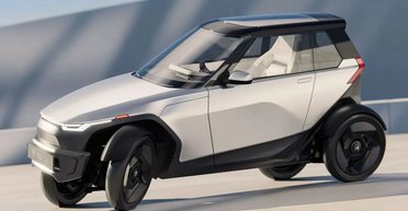 Качается в виражах: в Нидерландах создали необычный гибрид электрокара и мотоцикла (фото)