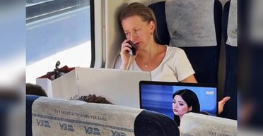 "Война не помеха": в поезде в Харьков украинцы смотрели российские шоу на ноутбуке от UNICEF