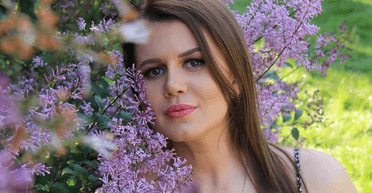 Двоє сусідів загинули: у будинок відомої телеведучої влучив російський дрон (фото)