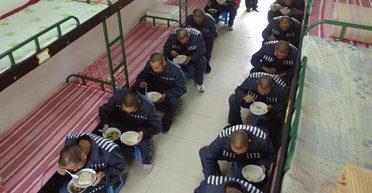 Канадец, отсидевший 1000 дней в китайской тюрьме, рассказал о психологических пытках