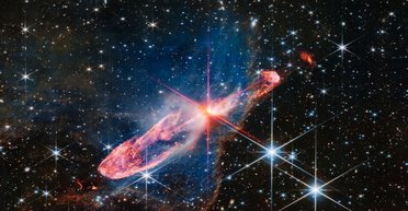 Нове зображення телескопа Вебба: дві зірки випускають струмені й утворюють унікальний об'єкт (фото)