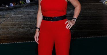 Зірка "Титаніка" в яскравому комбінезоні вийшла на зелену доріжку кінофестивалю в Цюриху (фото)