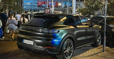 В Украину привезли самый быстрый и дорогой кроссовер Porsche (фото)