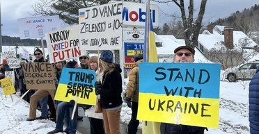 "Езжай кататься в Россию": протестующие сорвали отпуск Джей Ди Вэнса после скандала в Белом доме