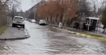 Потоп на бульварі Верховної Ради: у КМДА назвали причину (відео)