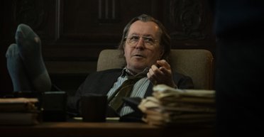 "Медленные лошади" — последняя роль Гари Олдмена. Зачем смотреть сериал о неудачниках из MI-5
