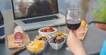 Праздник на удаленке. Как украинские компании проводят новогодние корпоративы онлайн