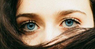 Когда появились голубые глаза: что известно ученым об этой особенности