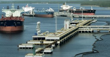 Дрони атакували найбільший нафтоналивний порт "Приморськ" РФ у Ленінградський області (відео)