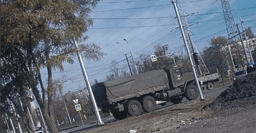 "Бійниці в парканах та РЕБ": ЗС РФ продовжують будувати військові бази в Маріуполі (фото)