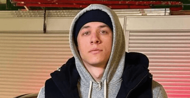 Клялся, что пойдет: известный российский певец не явился на сборы в военкомате