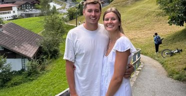 Дівчина вийшла заміж за попутника, якого випадково підібрала на дорозі (фото)