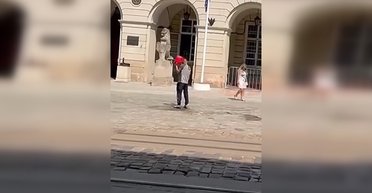 Облился бензином и протестовал: во Львов мужчина планировал совершить самоподжог (видео)