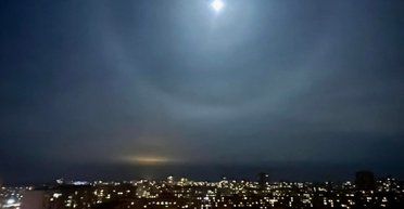 У небі над Київською областю та столицею видніється яскраве світіння: що це таке (фото)