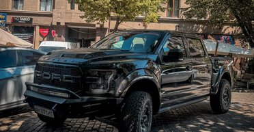 525-сильный зверь: в Украине заметили лимитированный заряженный пикап Ford за $120 000 (фото)