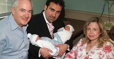 Установила рекорд: самая старшая мама близнецов рассказала о вызовах и радостях материнства (фото)