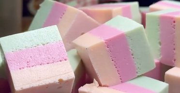 Усього два інгредієнти: рецепт неймовірно смачного і красивого десерту